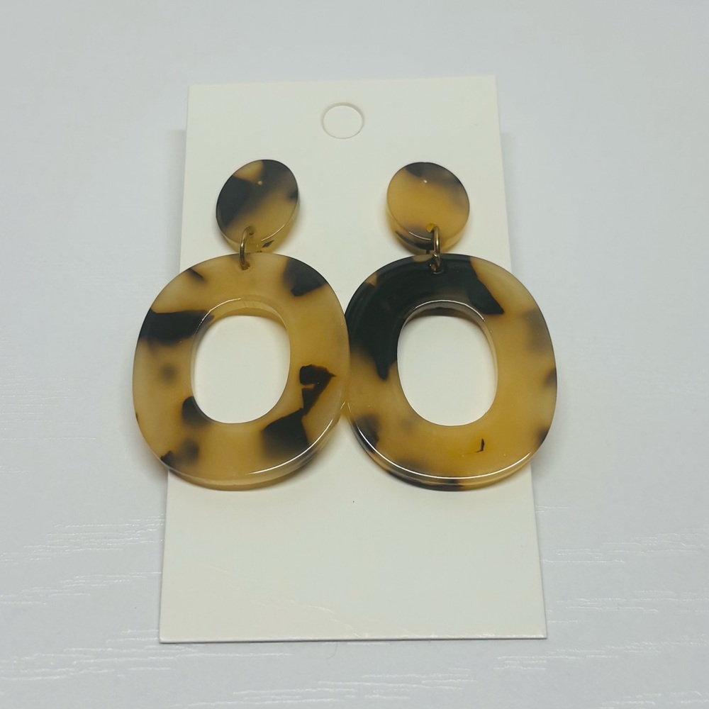 Light Tortoise Resin Stud Earrings